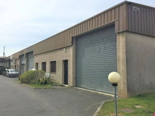 Local d'activité 228 m²