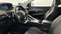 Peugeot 3008 HYBRID4 300ch Roadtrip e-EAT8 — photo 12