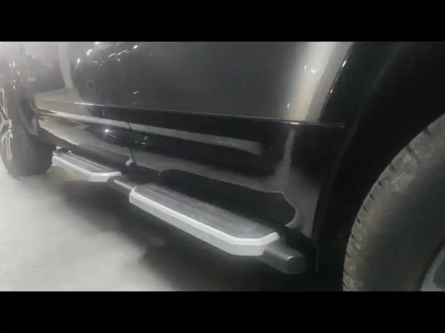 Land Rover Defender 110 2.0 p400e x-dynamic se — photo 11