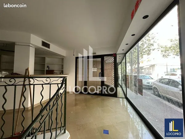 Local commercial 248 m²