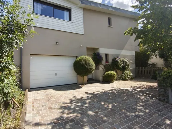 Maison 8 pièces 203 m²