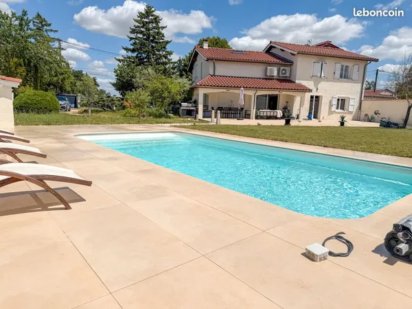 Maison sur terrain de 1600 m² au calme — entre Genas et Saint-Exupéry