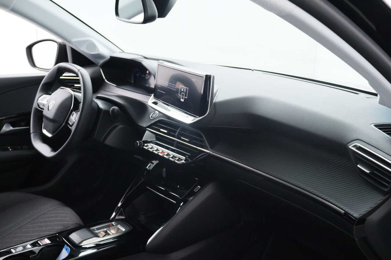 Peugeot 208 — photo 30