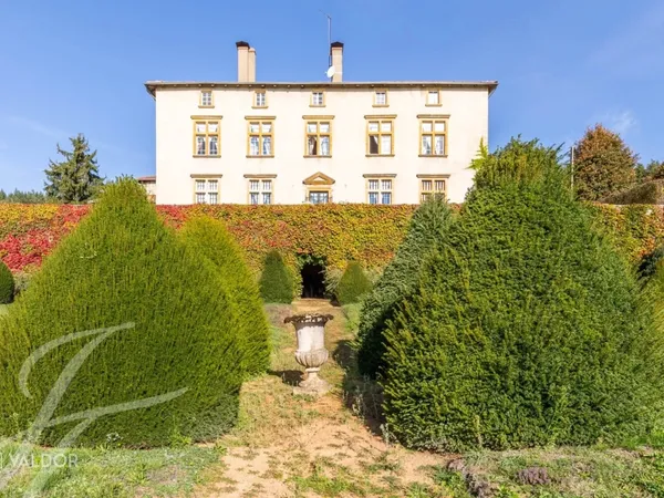 Belle propriété de 497 m² et dépendances, dans un parc de 17 500 m²