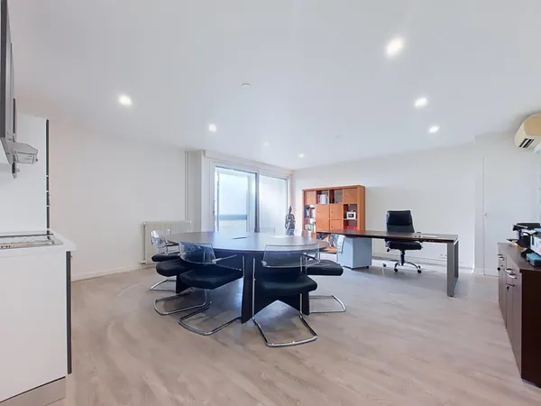 Grand T2 rénové avec loggia fermée, garage et cave