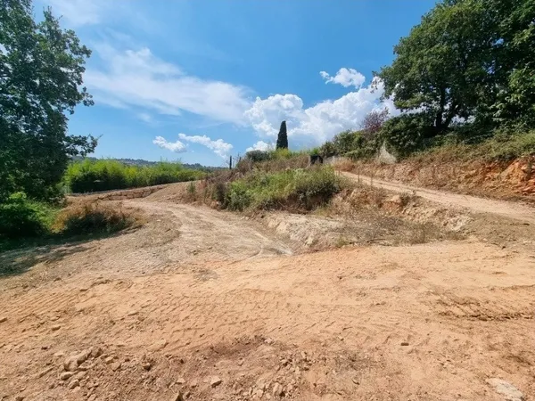 Terrain 1570 m²