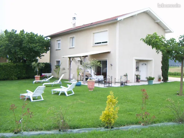 Maison à la campagne de 160 m² habitable à louer,