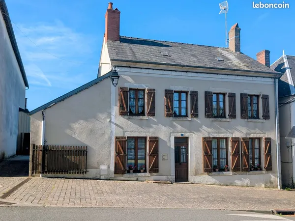 Maison 180 m2 - terrain arboré 2100m2 -garage 2 voitures -cave voûtée