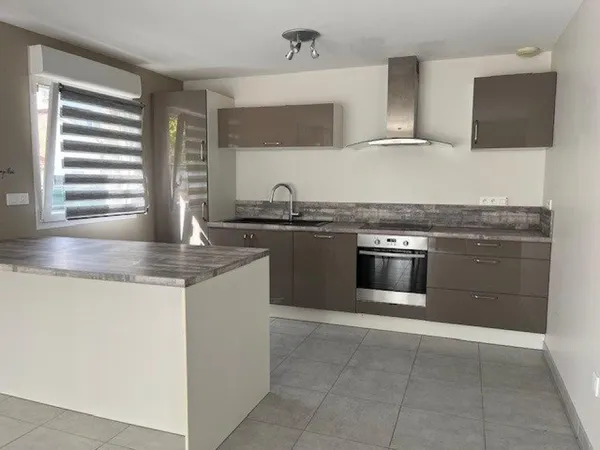 À vendre maison jumelée de 4 pièces