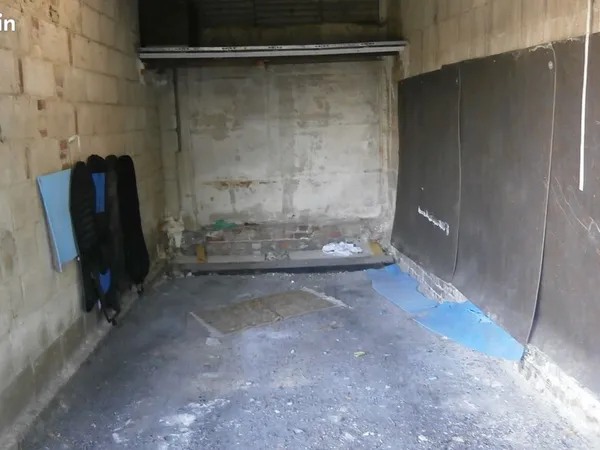 A vendre garage dans le Faubourg d'isle