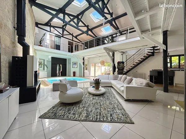 Loft 7 pièces 255 m²