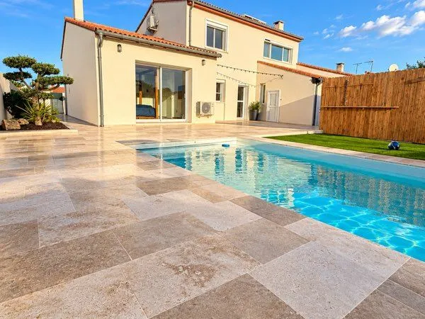 Grande villa rénovée avec piscine
