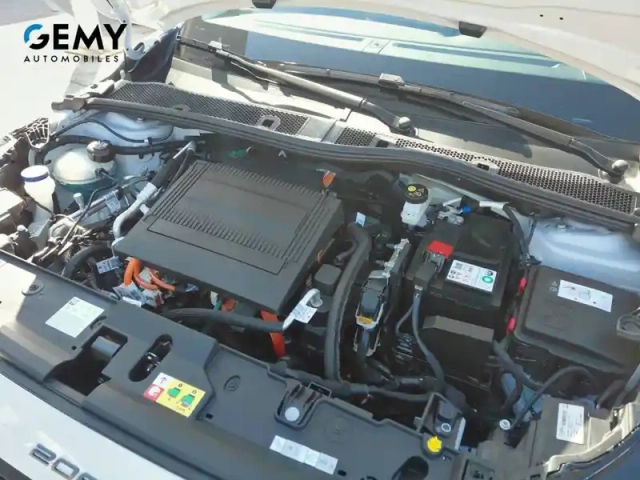 Peugeot 208 e- 50 kwh 136 ch — photo 44