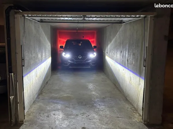 Garage double fermé 26,5 m² - Métro Gare de Vaise (Lyon 9e)