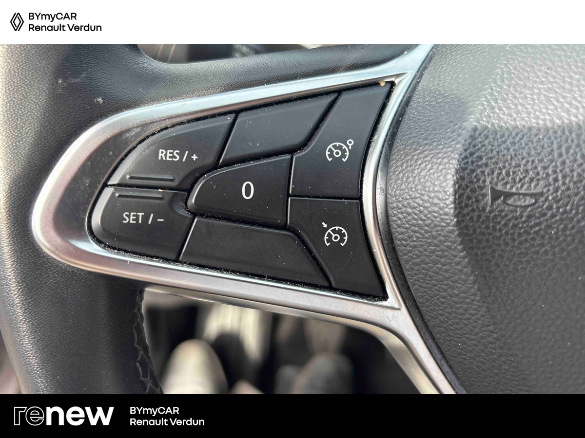 Renault Captur mild hybrid 140 — photo 17