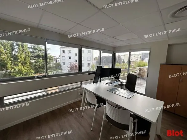 Bureaux 232 m²