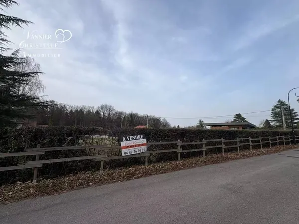 Terrain constructible 1055 m²
