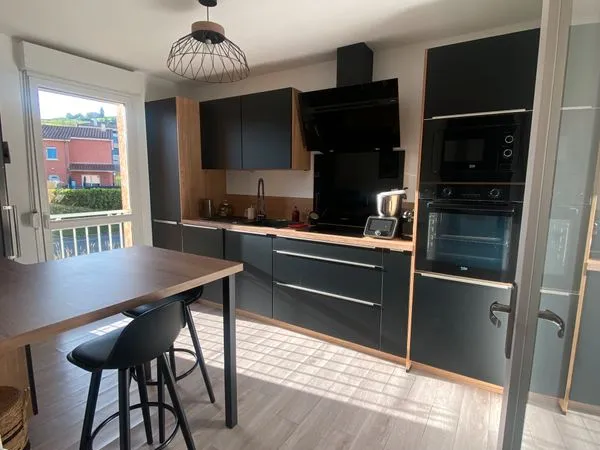 Appartement T3 rénové de 76,5m² avec balcon, Le Perréon