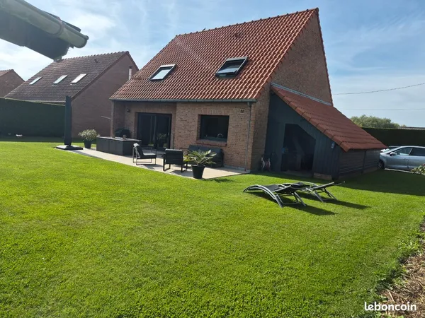 Maison individuelle, garage et carports