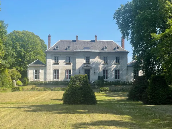 Château 18 -ème-Domaine de 9ha