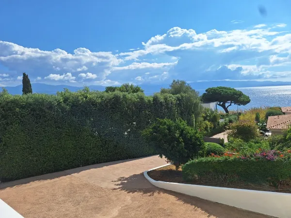 Sanguinaires propriété composée de 2 villas en bord de mer