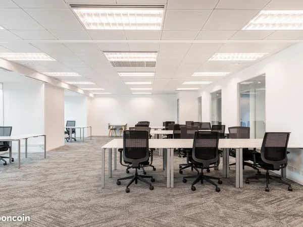 Bureau privé à louer pour 5 personnes à Reze, South Garden