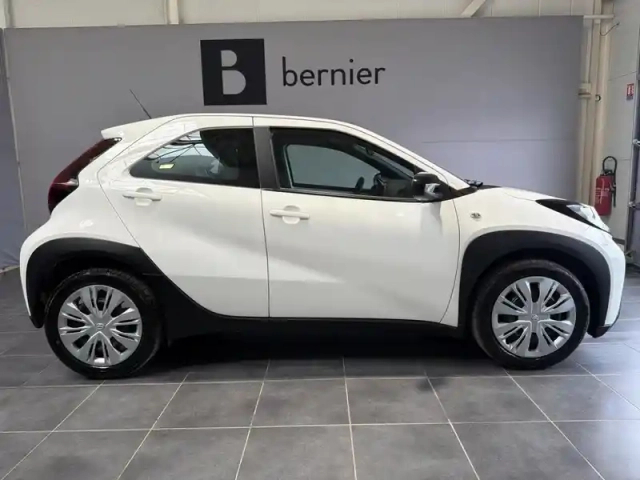 Toyota Aygo X 1.0 vvt-i 72ch dynamic my24 — photo 2