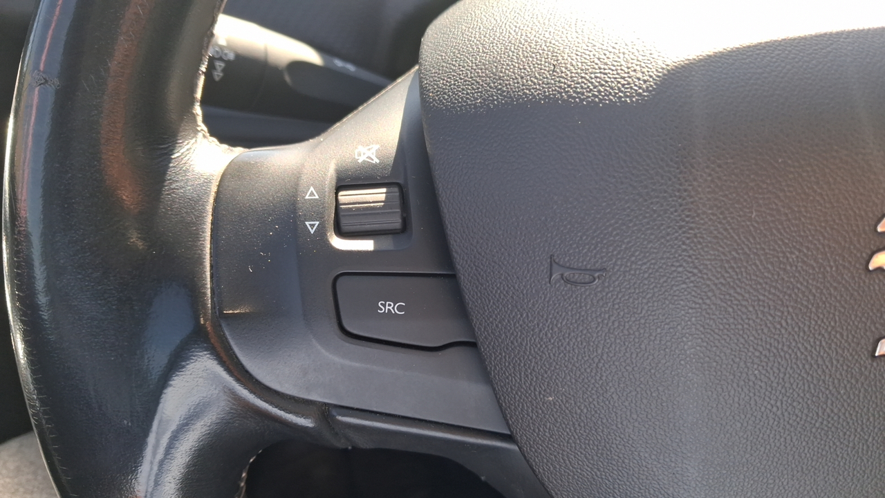 Peugeot 2008 PureTech 110ch S&amp;S BVM6 — photo 24