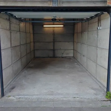 Garage à louer