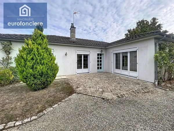 À VENDRE BELLE MAISON AVEC VÉRANDA ET JARDIN ARBORÉ À PONT-SAINTE-MARIE