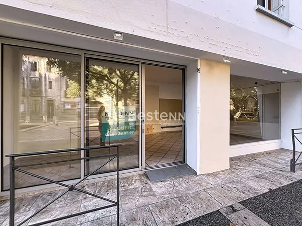 Local commercial 32m2 à louer au coeur du village de Toulouges