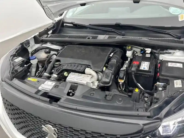 Peugeot 2008 puretech 130 s&amp;s eat8 — photo 15