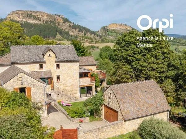 Maison 8 pièces 257 m²