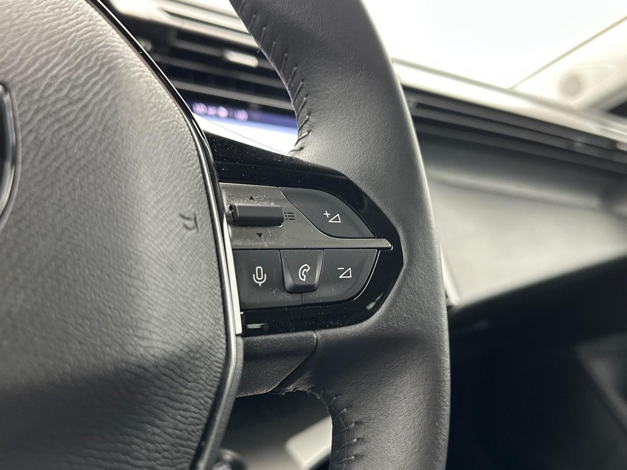 Peugeot 308 hybrid 145 e-dcs6 allure — photo 19