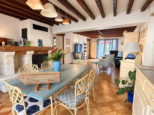 Maison 6 pièces 246 m²