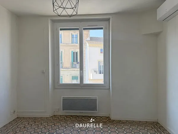 A louer NOVES, appartement 2 pièces proche du centre-ville.