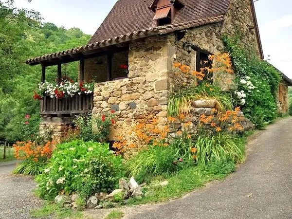 Moulin entièrement rénové 80 m2 + grange 40 m2+ terrain 9 500 m2