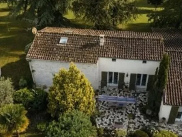 Voeuil et Giget. Maison 130 m² avec terrain et piscine