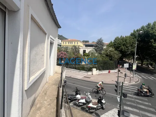 Appartement T2 de 54 m2 en dernier étage avec balcon au cent