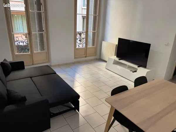 T2 51 m² rénové vue mer (latérale) - Location meublée 1 à 4 mois - Les Catalans