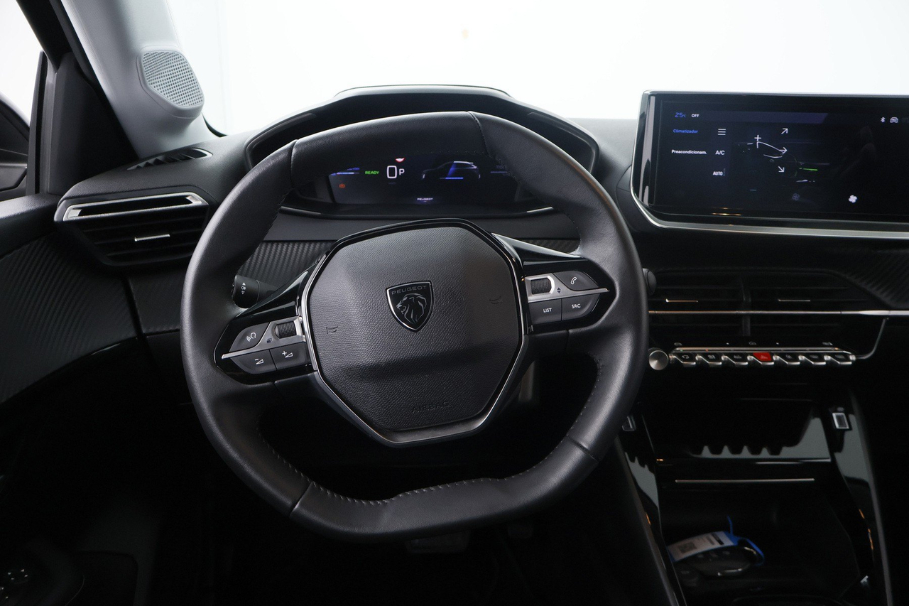 Peugeot 208 — photo 17