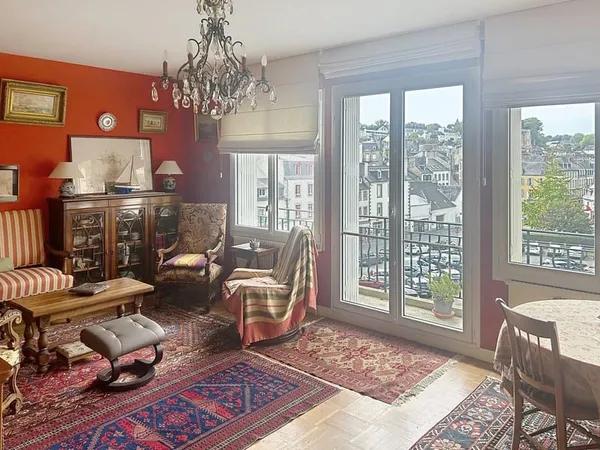 APPARTEMENT LUMINEUX AVEC ASCENSEUR, GARAGE ET CAVE