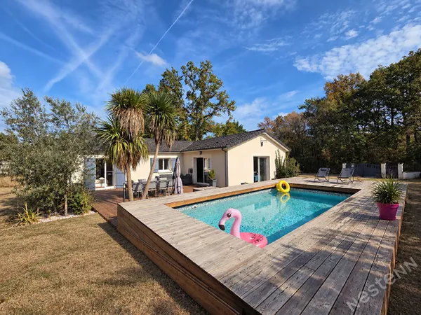 Plain-pied de 140 m² avec piscine et parc arboré à proximité de Bergerac