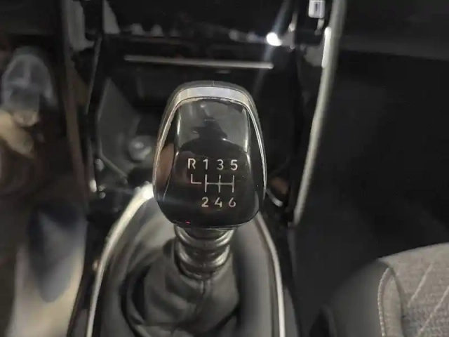 Peugeot 2008 puretech 100 s&amp;s bvm6 — photo 29