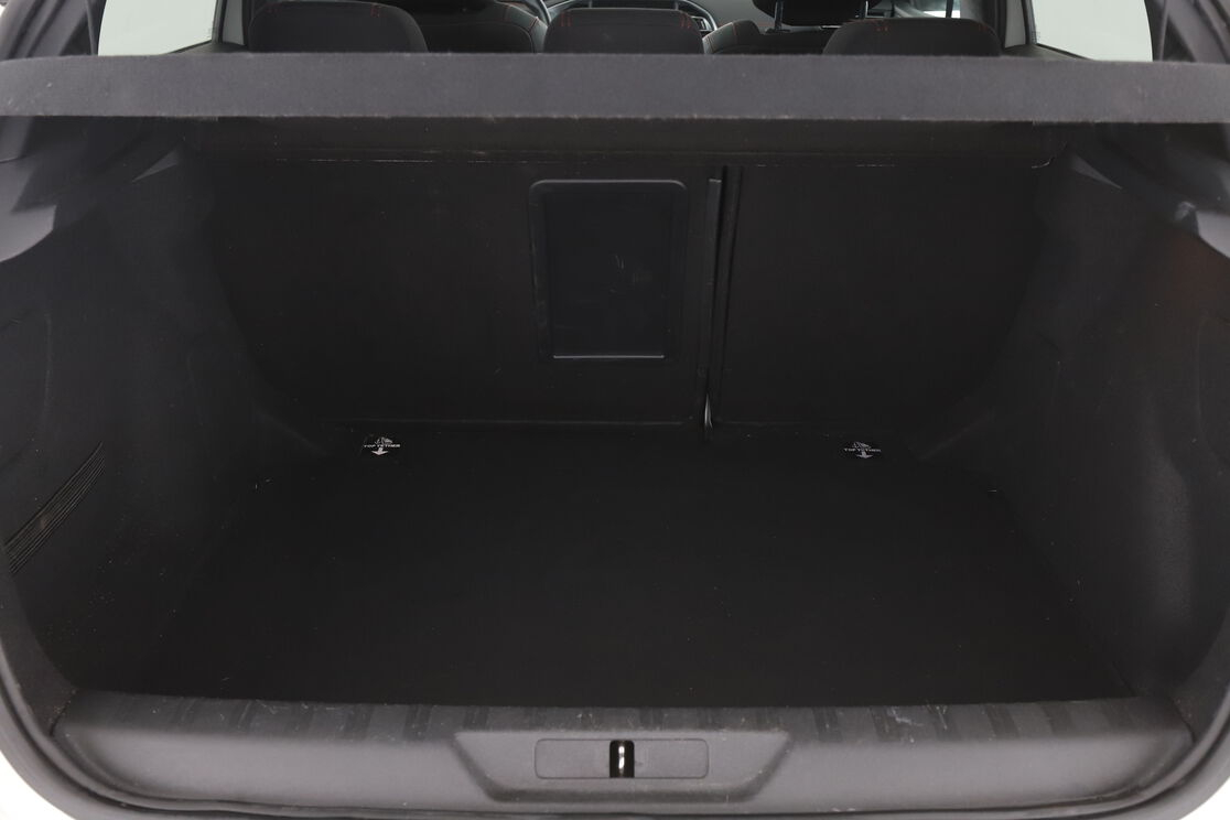 Peugeot 308 1.6 Blue-HDi GT Line — photo 16