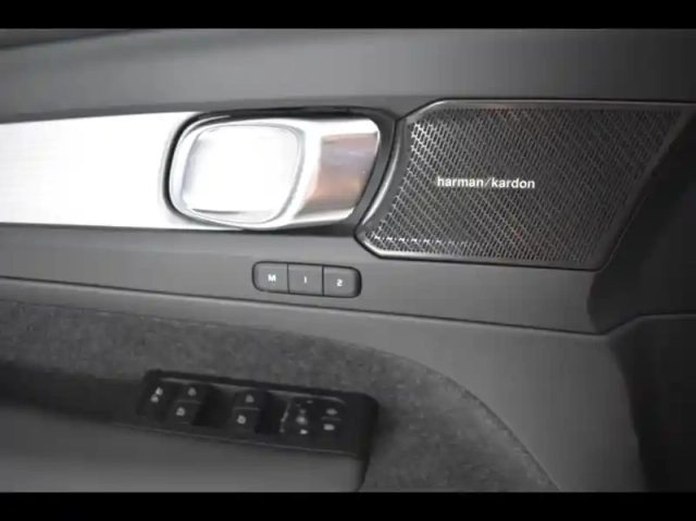 Volvo Xc40 t4 recharge 129 + 82ch plus dct 7 — photo 30
