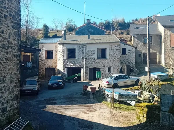 Maison de 73 m², 4 pièces,1 garage, 2 caves, grand grenier