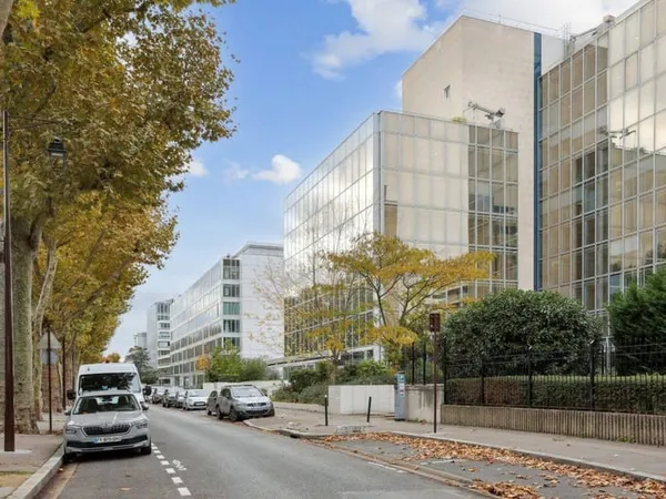 Bureau 3140 m²