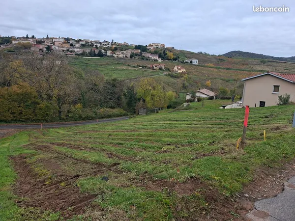 Terrain constructible de 940 m²