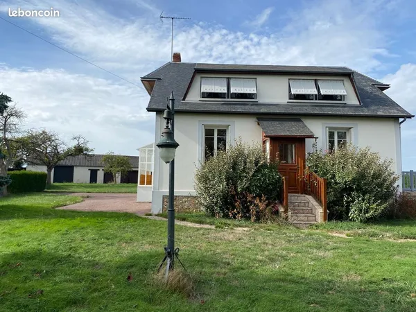 À 8 min de Bernay - Maison familiale, 3 740 m² de terrain, dépendances et fort potentiel